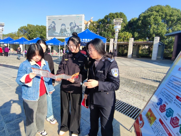 圖為南豐縣開展普法宣傳活動現(xiàn)場。（通訊員鄢國卿 攝）