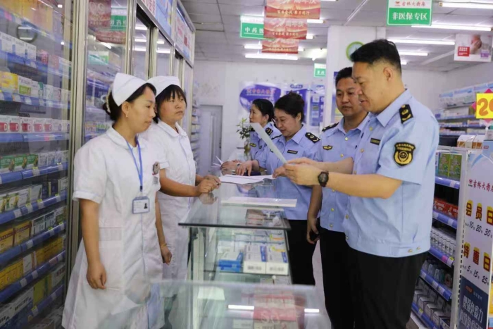 圖為吉林省藥監(jiān)局開展藥品流通環(huán)節(jié)“清源”行動專項督導檢查。（葉陽歡攝）