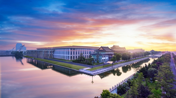 揚(yáng)子江藥業(yè)始終堅(jiān)持綠色、可持續(xù)發(fā)展理念，圖為集團(tuán)廠區(qū)一角。