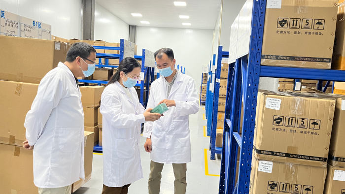 廣西藥監(jiān)局技術(shù)專家到瑤浴粉生產(chǎn)企業(yè)進行技術(shù)指導