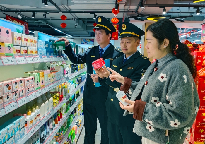 江西于都：專(zhuān)項(xiàng)檢查冬季化妝品 (1)