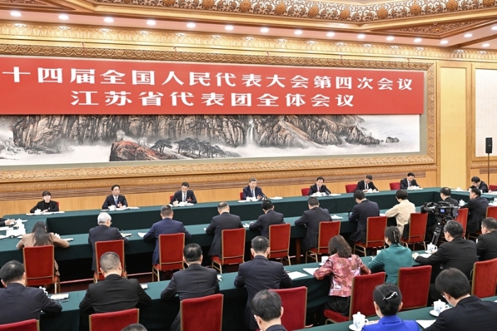 3月5日下午，中共中央總書記、國(guó)家主席、中央軍委主席習(xí)近平參加他所在的十四屆全國(guó)人大四次會(huì)議江蘇代表團(tuán)審議。新華社記者 殷博古 攝